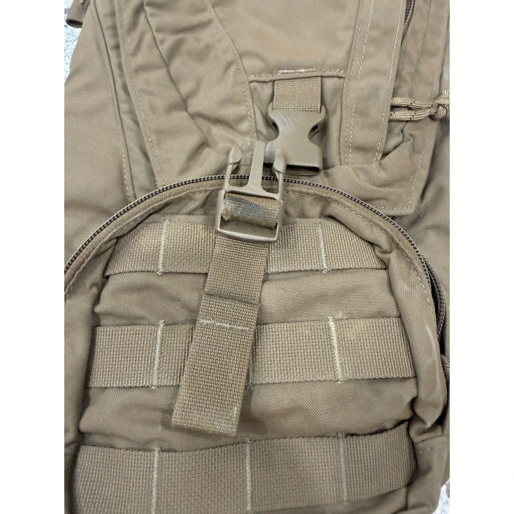 Eagle Industries USMC‎ Hydration Carrier Coyote Brown 8465-01-600-7882 CamelBak